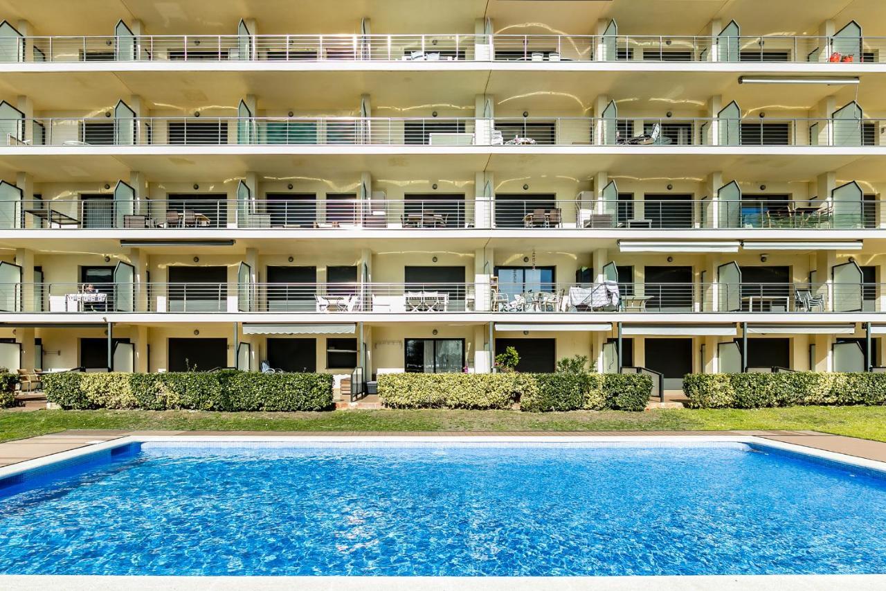 The Beach Milenium Roses Bagian luar foto
